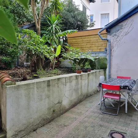 Daire Spacieux T2, Avec Terrasse Et Parking